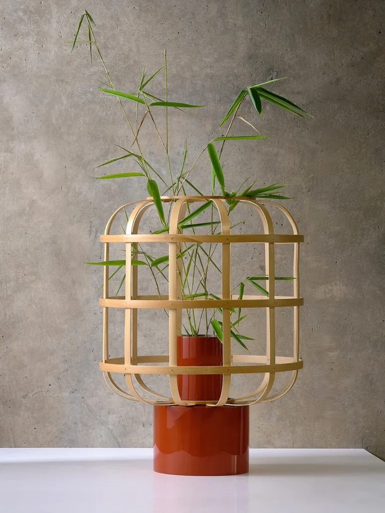 Hanoia lacquer vase designed with Guillaume Delvigne